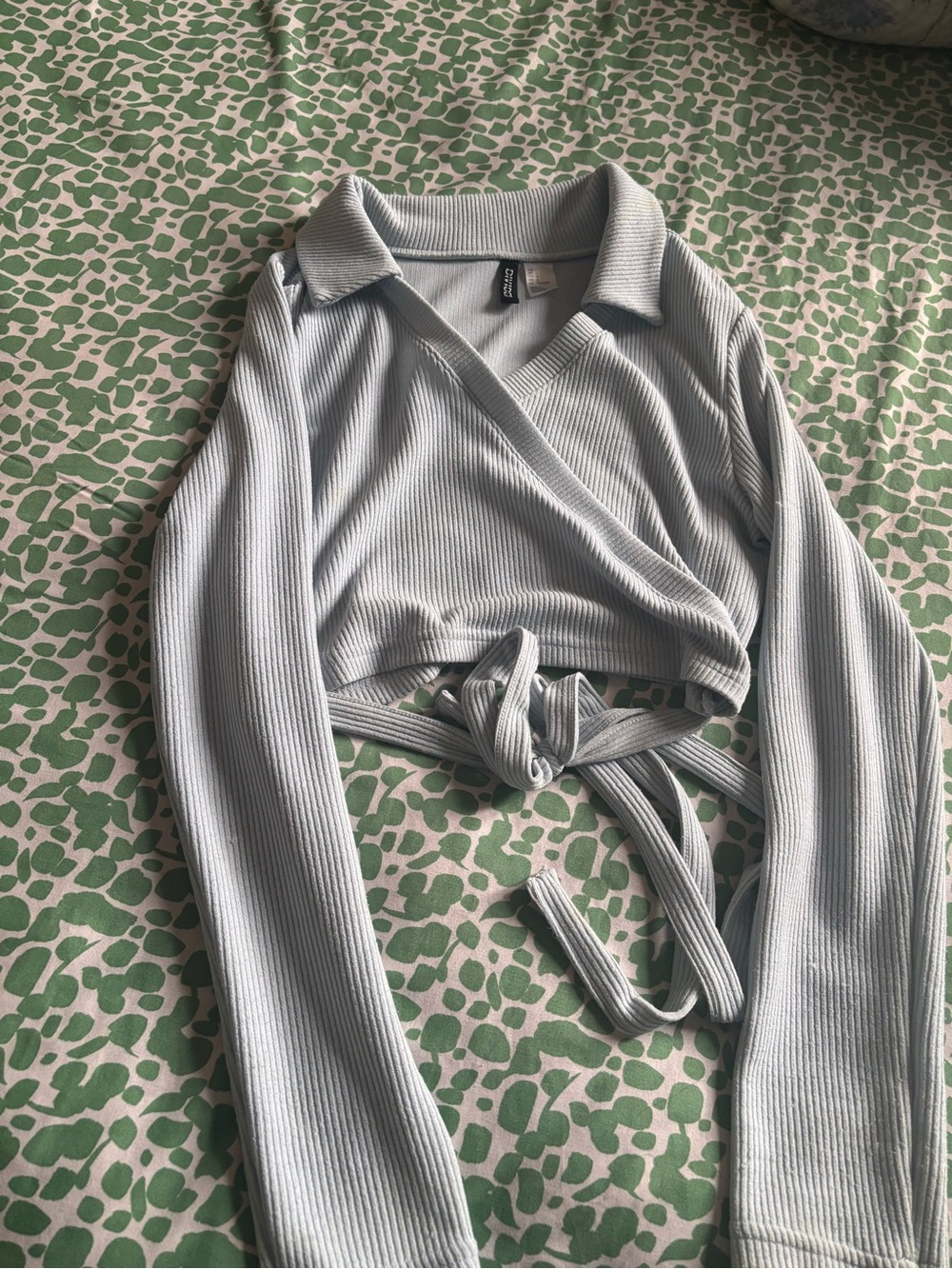 H&M Light Blue Ribbed Wrap Crop Top with Collar and Tie